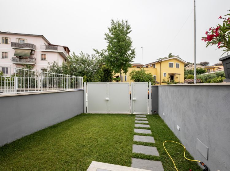 Bilocale in vendita, via Maierato  12, Vitinia, Roma