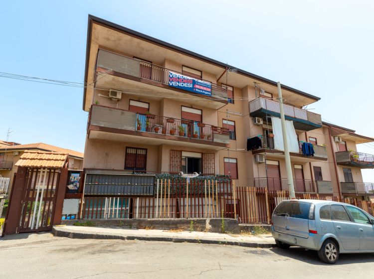 Trilocale in vendita, via Francesco Orestano  57, Aci Sant&#039;antonio
