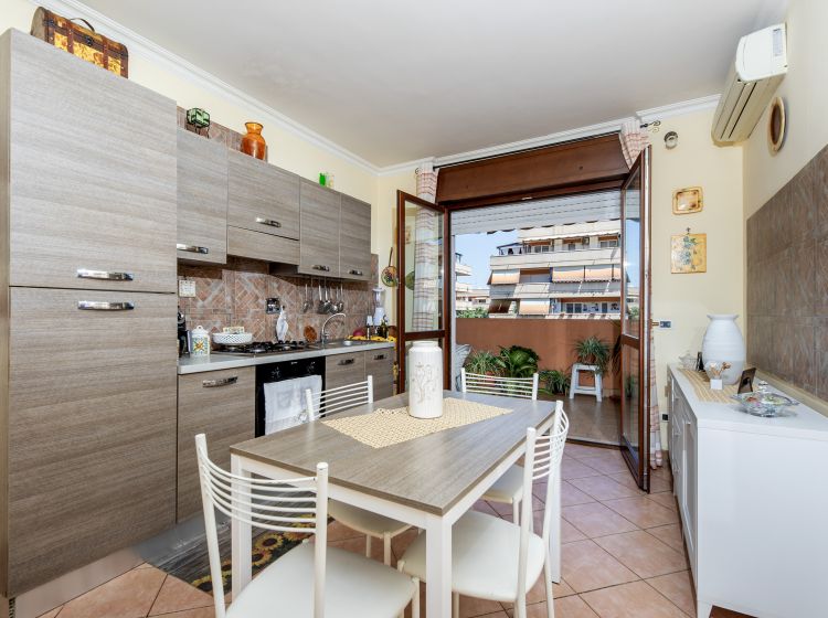 Trilocale in vendita, via Raoul Chiodelli  64, Ponte di Nona, Roma