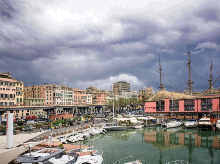 Trilocale in vendita, Molo Ponte Morosini 6, Centro Storico, Genova