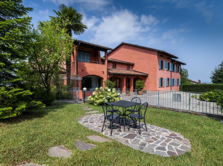Albergo in vendita, Alba
