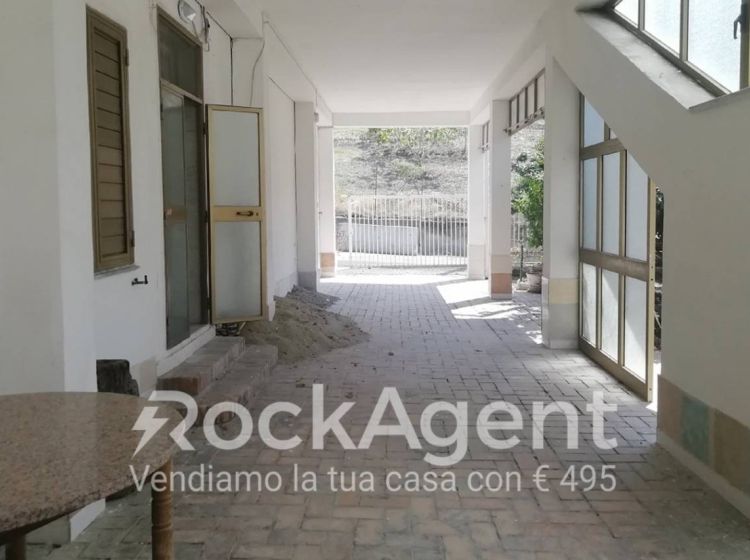 Villa di 137 m² con 4 locali e box auto doppio in vendita a Catanzaro