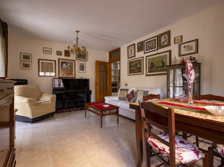 Quadrilocale in vendita, via Giuseppe Rito  9, Sala, Catanzaro