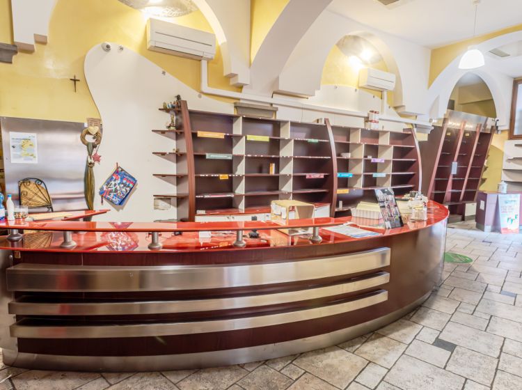 Negozio in affitto, via delle Piagge  1, Centro, Viterbo