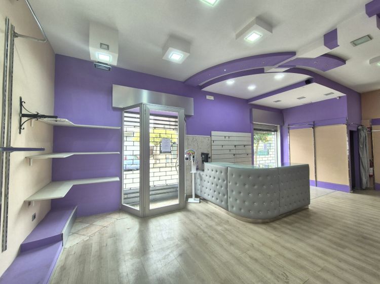 Negozio in affitto, via Stabia  87, Sant&#039;antonio Abate