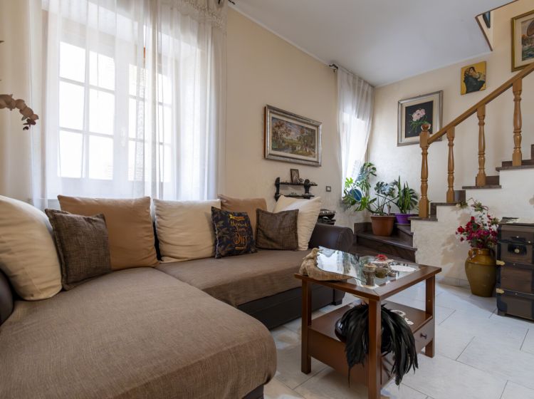 Quadrilocale in vendita, viale Guglielmo Sabatini  2, Borgia