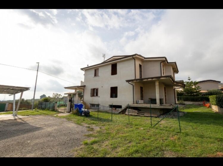 Villa in vendita, via Roberto Niederer, Soveria Simeri