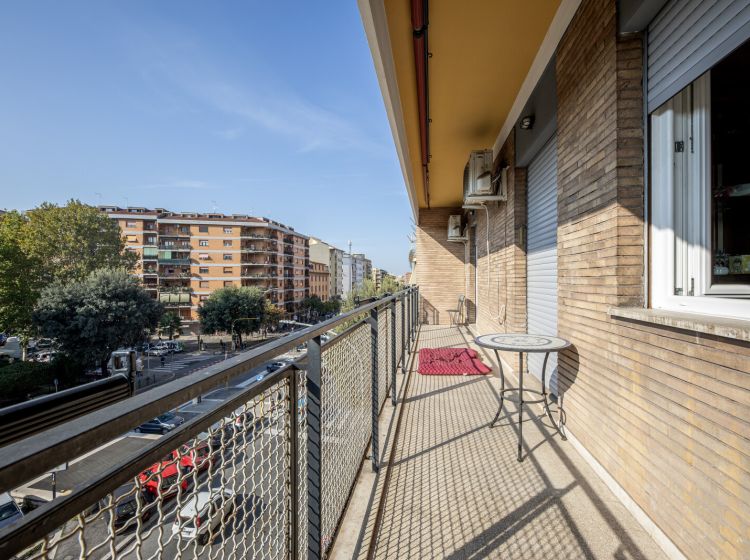 Trilocale in vendita, via Tuscolana  741, Appio Claudio, Roma