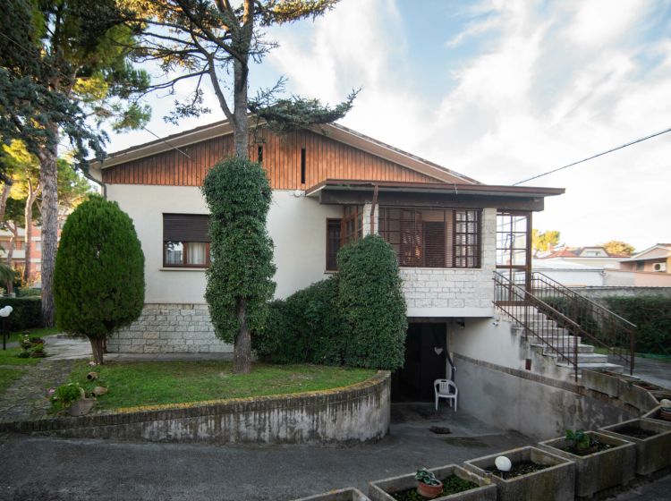 Villa in vendita, via dei Lauri 16, Fano