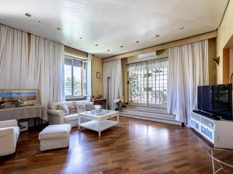 Appartamento in vendita, via Reggio Calabria  7, Bologna, Roma
