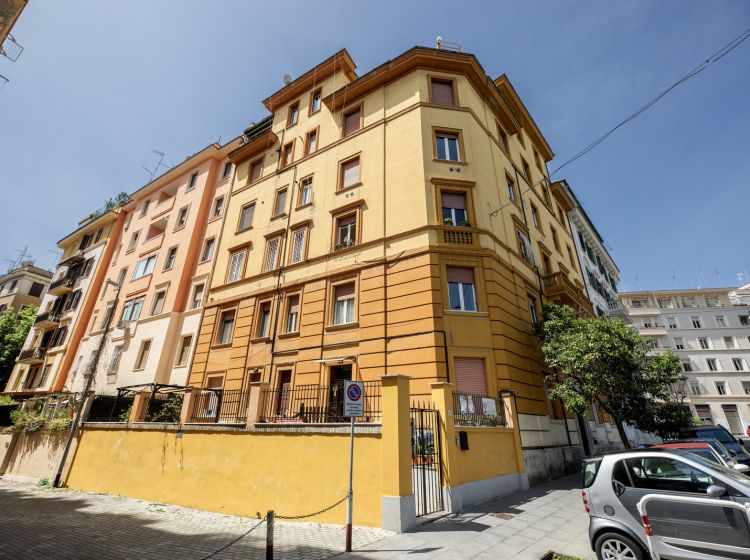 Appartamento in vendita, via Reggio Calabria  7, Bologna, Roma