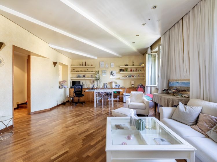 Appartamento in vendita, via Reggio Calabria  7, Bologna, Roma