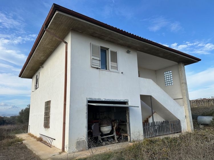 Casale in vendita, Strada Eugenio Maury 47, Città Sant'angelo