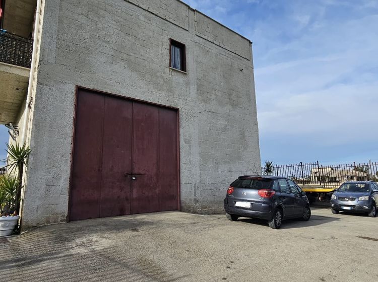 Magazzino o deposito in vendita, VIA PESCARIELLO, Cerignola