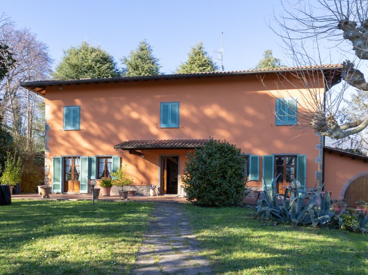 Villa in vendita, via Giuseppe Verdi  14, Massa, Massa E Cozzile