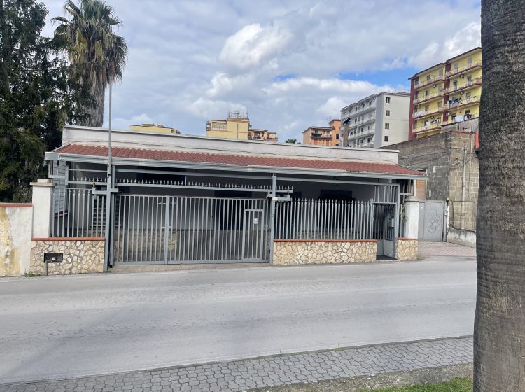 Villa in vendita, via Brigadiere d'Anna 55, Angri