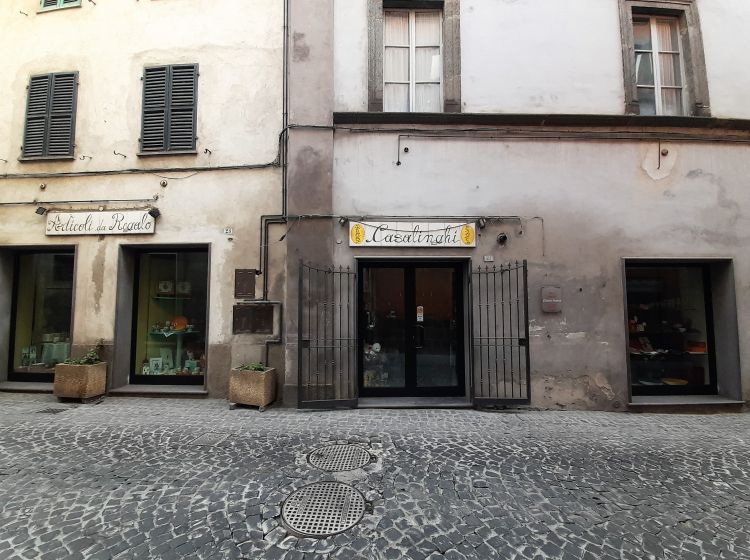 Negozio in affitto, via Roma  23, Acquapendente