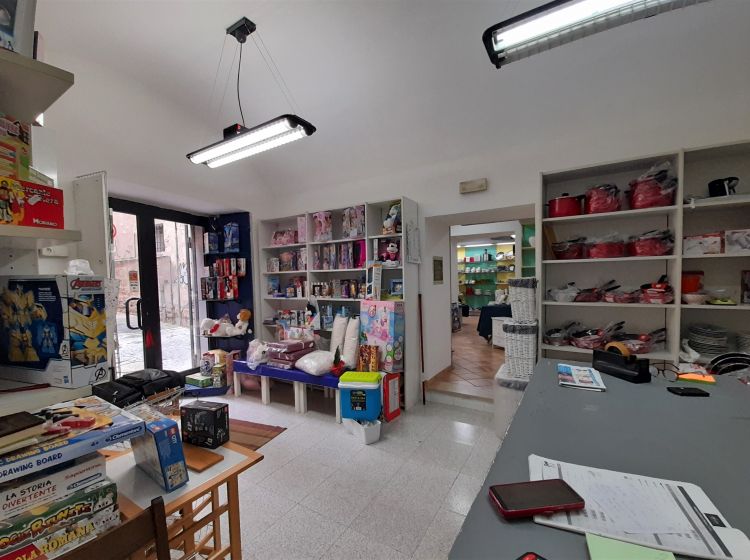 Negozio in affitto, via Roma  23, Acquapendente