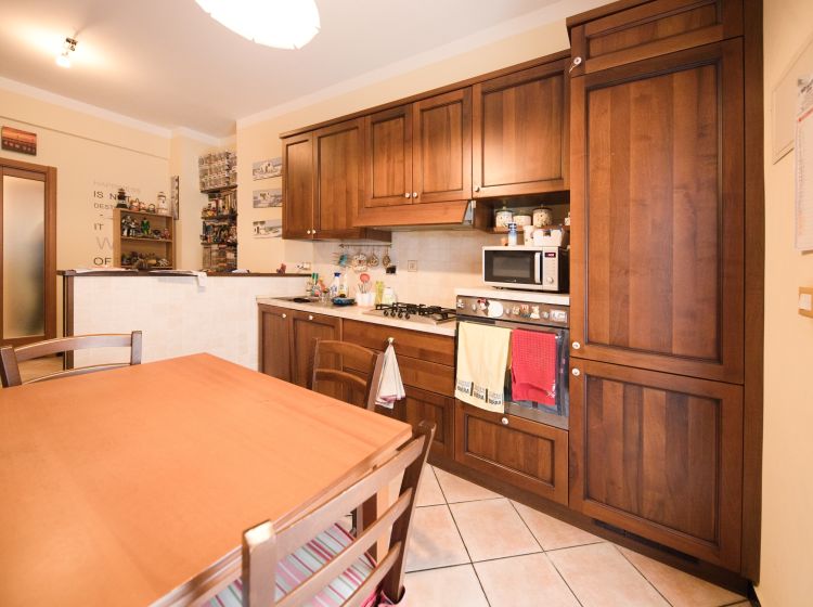 Trilocale in vendita, via San Felice  8, Molassana, Genova