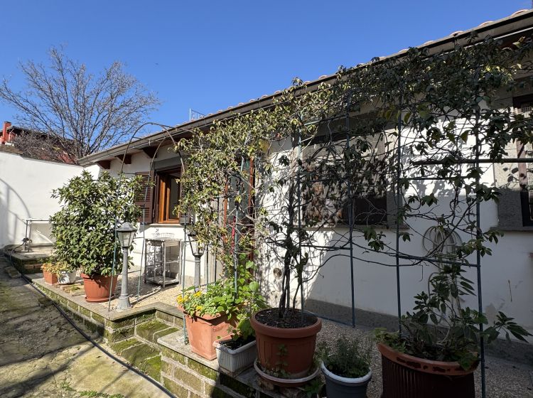 Trilocale in vendita, via dei Corneli, Quadraro, Roma