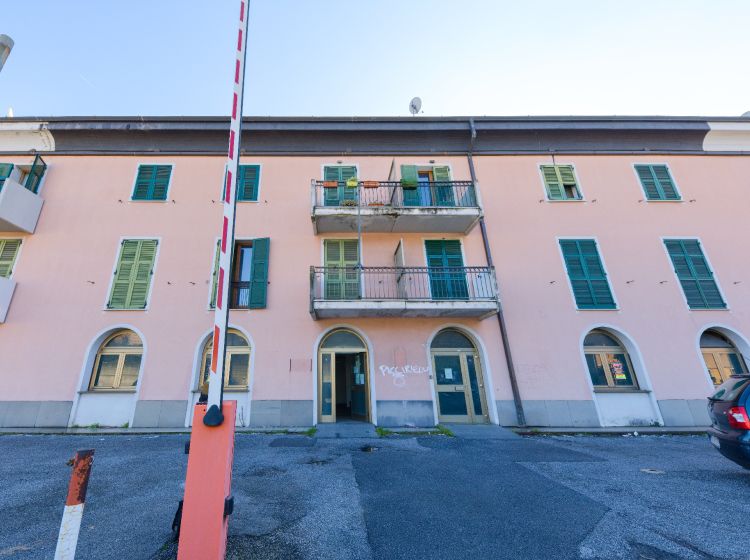 Negozio in vendita, via Teglia  89, Rivarolo, Genova