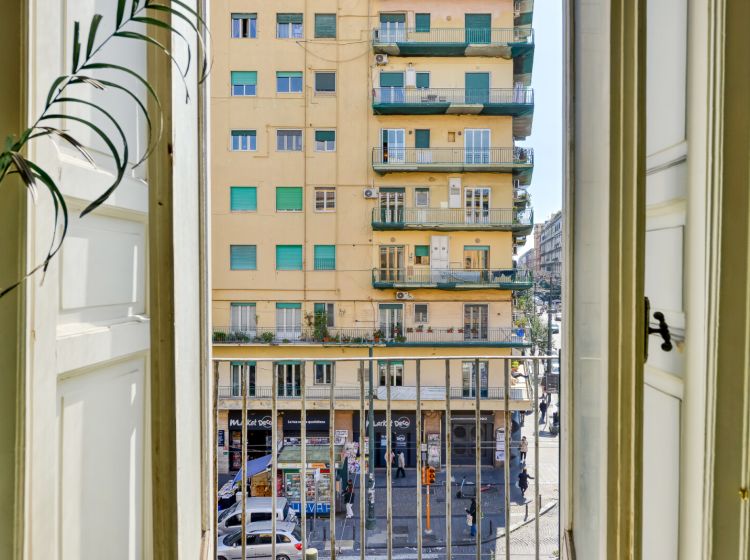 Appartamento in vendita, via Foria, Centro, Napoli