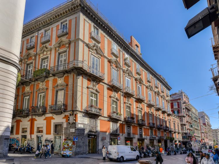 Appartamento in vendita, via Maddaloni, Museo, Napoli