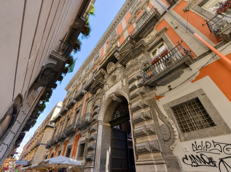 Appartamento in vendita, via Maddaloni, Museo, Napoli
