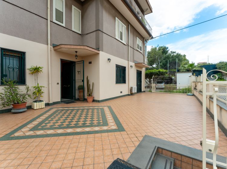 Appartamento in vendita, via Livorno  147, Acitrezza, Aci Castello