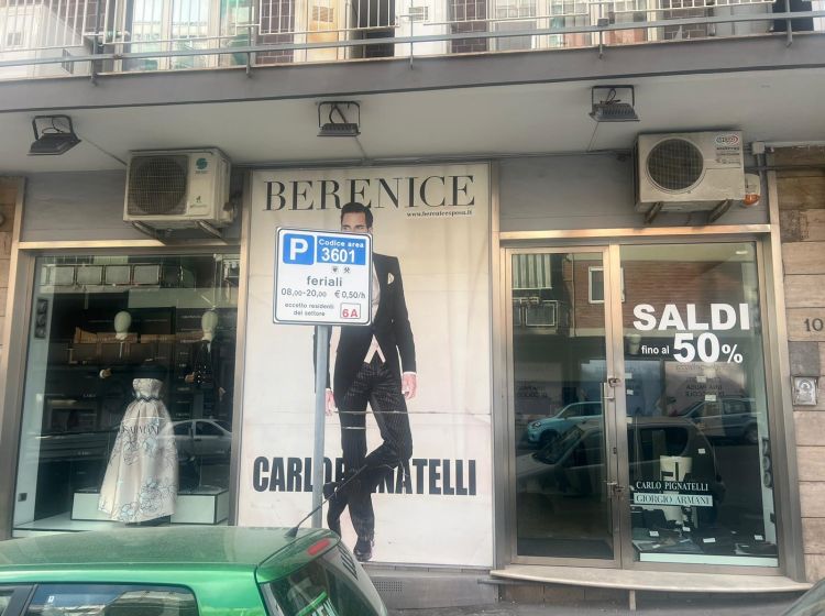 Negozio in vendita, via Servio Tullio, Soccavo, Napoli