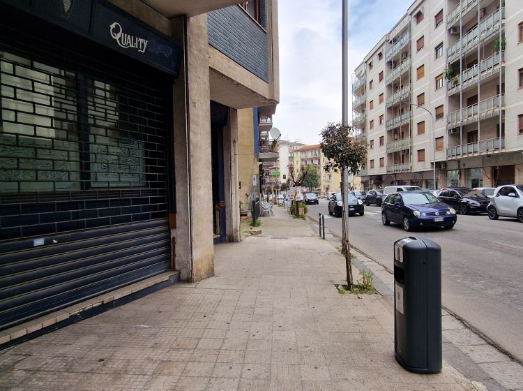 Negozio in vendita, via Nicola Serra  97, Centro, Cosenza