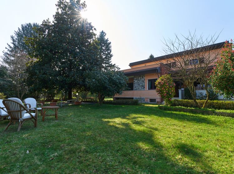 Villa in vendita, via Cristoforo Colombo , Cadorago
