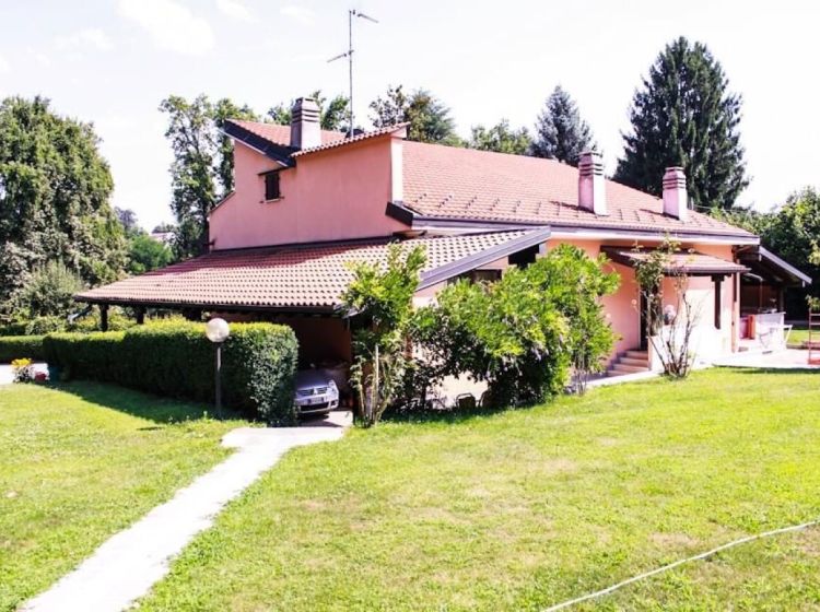 Villa in vendita, via Cristoforo Colombo , Cadorago