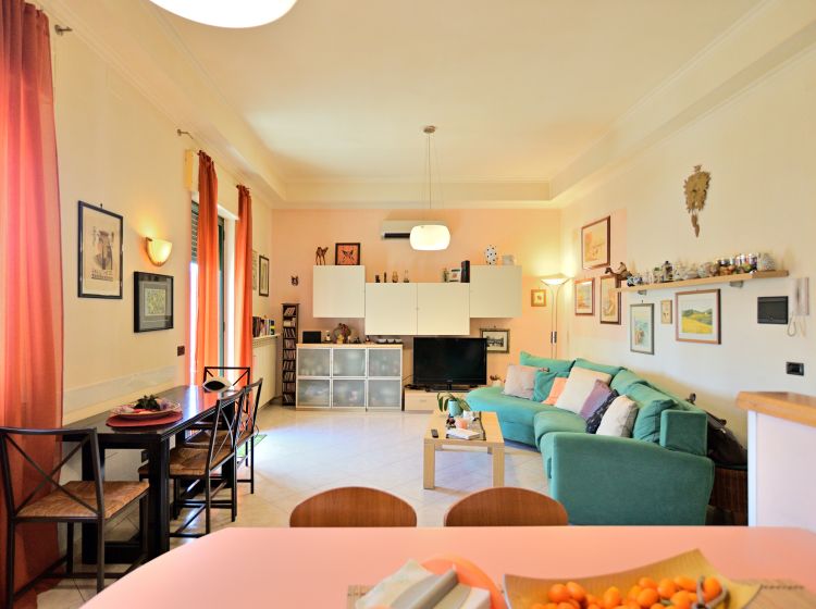 Trilocale in vendita, via Giuseppe Mazzini  23, Centro, Aprilia