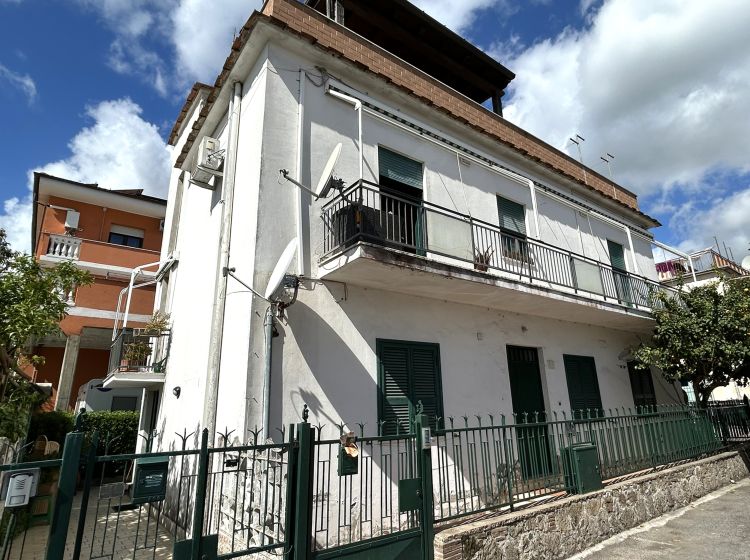 Trilocale in vendita, via Giuseppe Mazzini  23, Centro, Aprilia