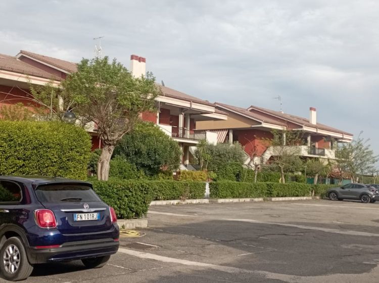 Villa in vendita, via Ascoli Piceno, Ardea Marina, Ardea