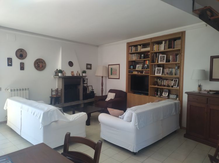 Villa in vendita, via Ten.Tito Mechilli  3, Caprarola