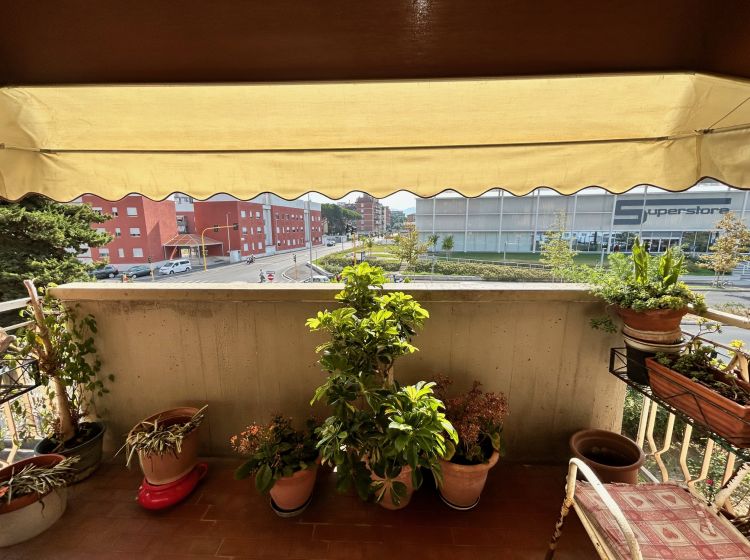 Trilocale in vendita, viale Francesco Petrarca  92, Centro residenziale, Livorno