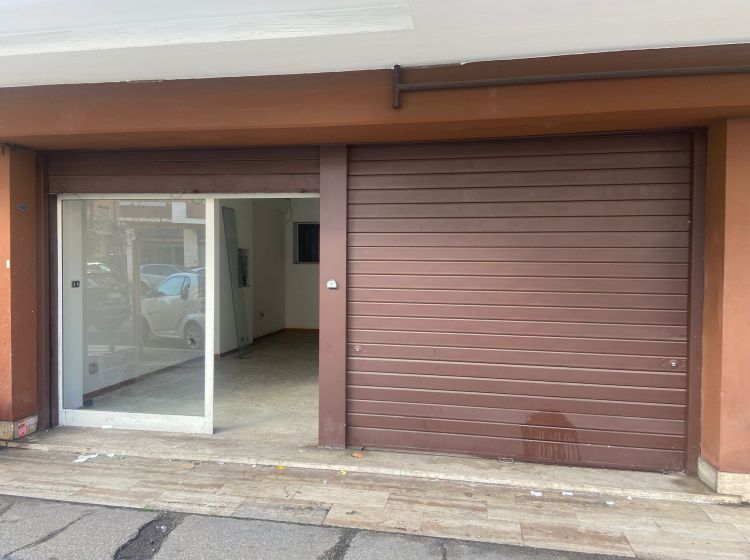 Negozio in affitto, via dei Crispolti  13, Monti Tiburtini, Roma