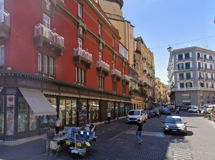 Trilocale in vendita, via Cesare Sersale, Centro, Napoli