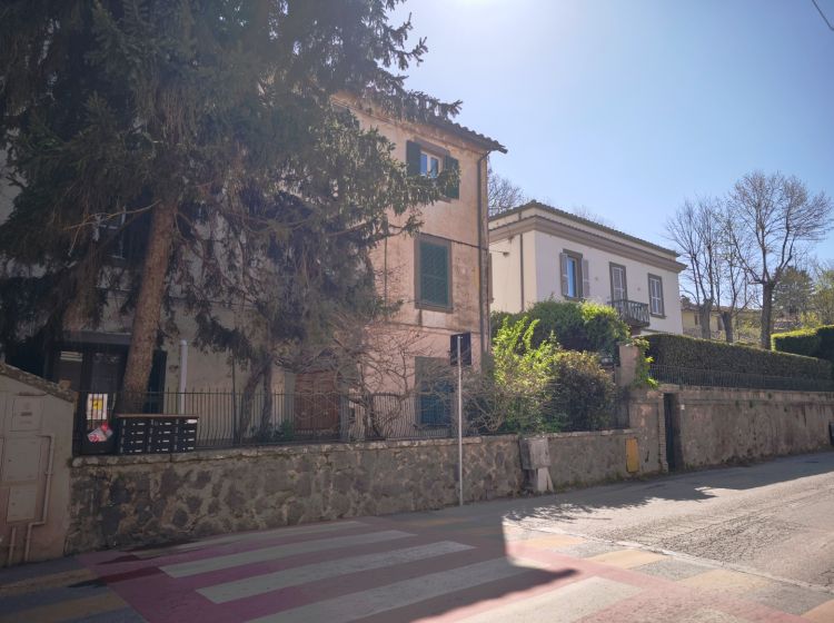 Bilocale in affitto, via Umbria 51, San Martino al Cimino, Viterbo