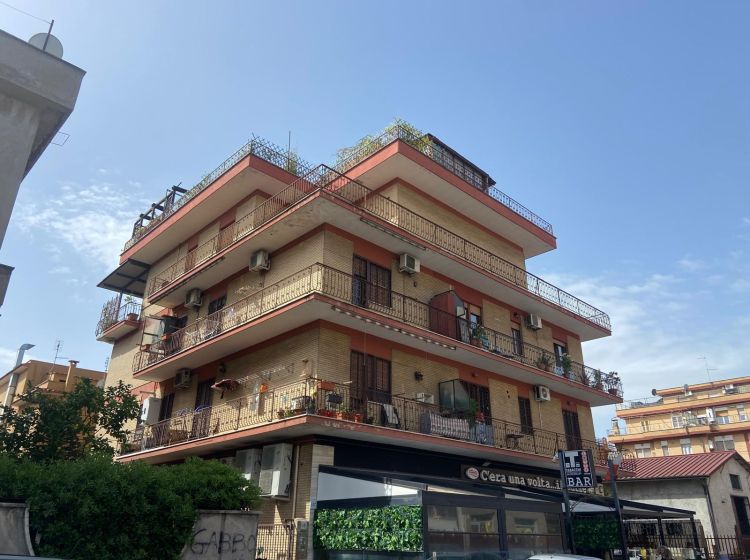 Attico in vendita, via Anteo  15, Torre Angela, Roma