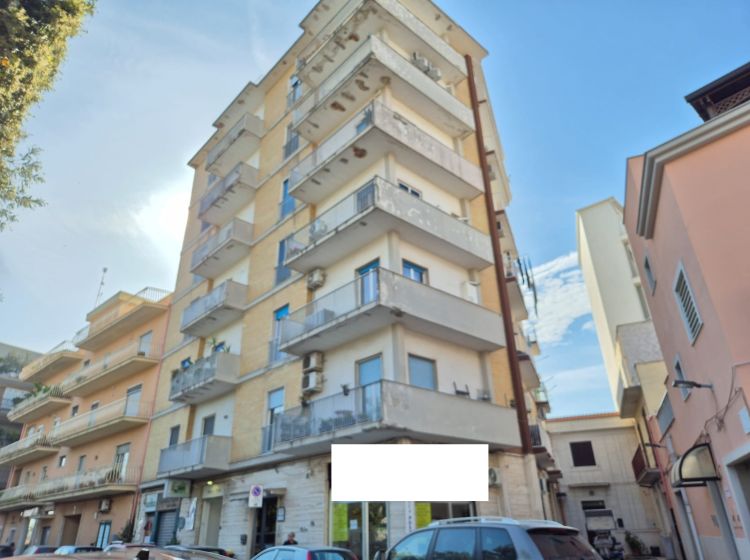 Trilocale in vendita, via 4 Novembre 19, Bitonto