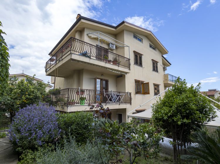 Villa in vendita, via dei Tulipani  25, Soverato