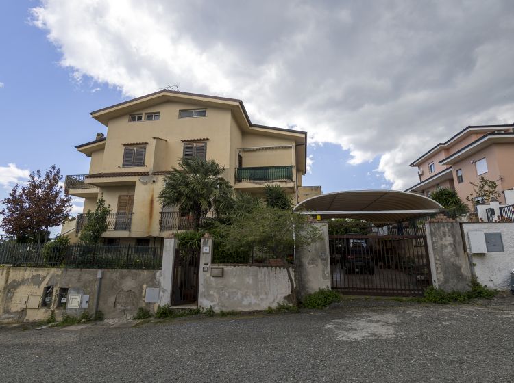 Villa in vendita, via dei Tulipani  25, Soverato