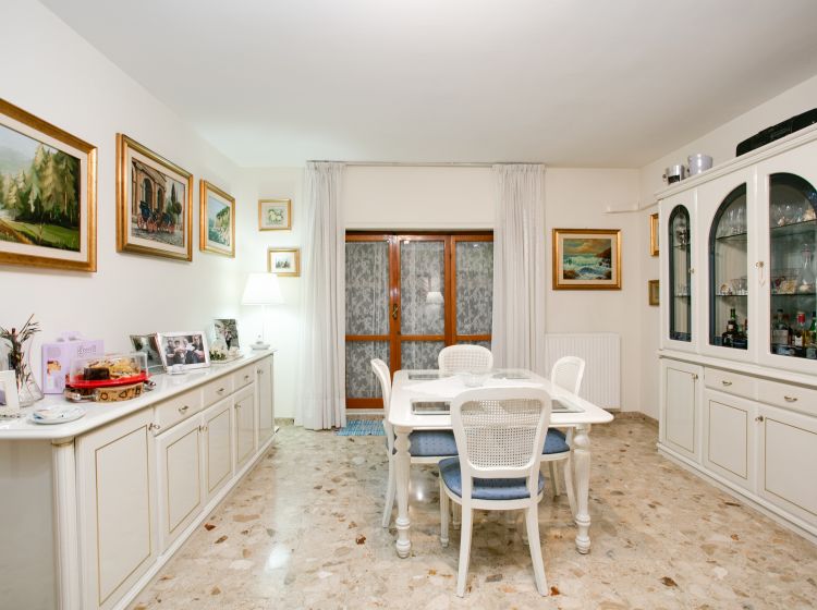 Trilocale in vendita, via Gravina di Puglia  26, Tor Vergata, Roma