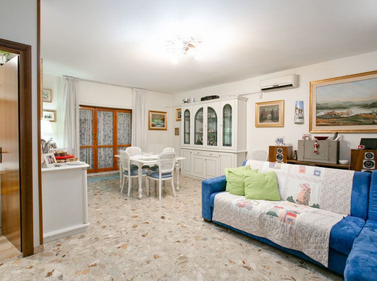 Trilocale in vendita, via Gravina di Puglia  26, Tor Vergata, Roma
