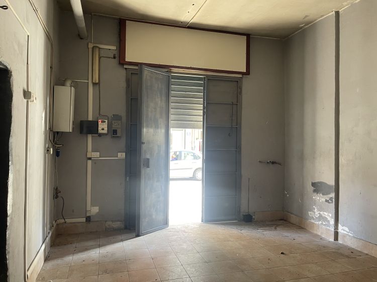 Negozio in affitto, via Angelo Volpicelli  34, Arzano