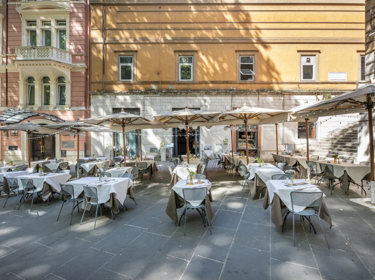 Attività / Licenza in vendita, via Vittorio Veneto  32, Centro Storico, Roma