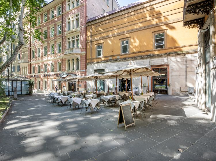 Attività / Licenza in vendita, via Vittorio Veneto 32, Centro Storico, Roma